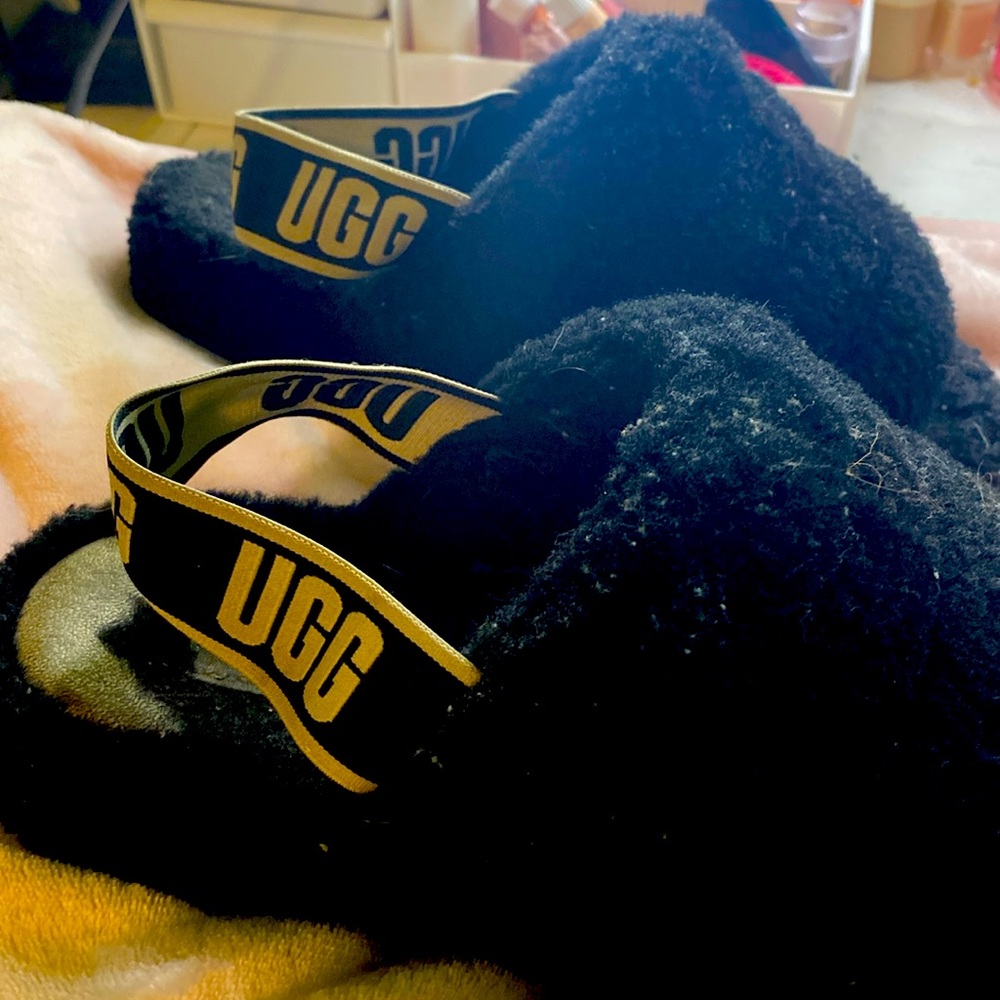 black ugg slippers size 7